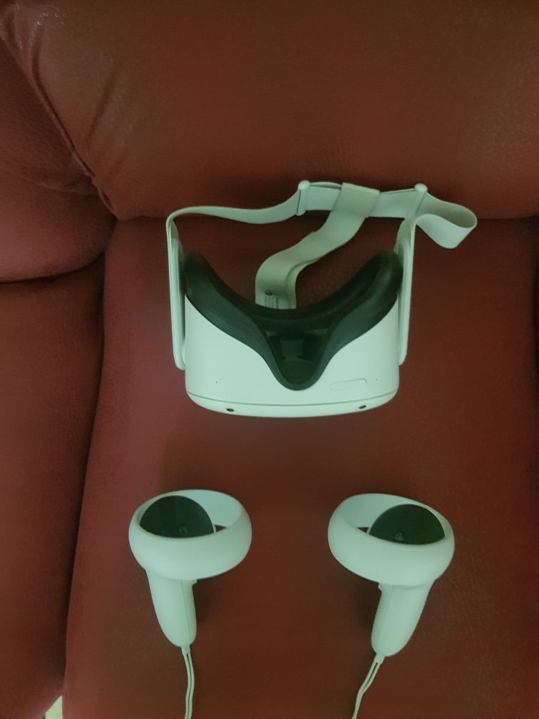 Хочу продать VR. Компания: Ocolus. Модель: Quest 2