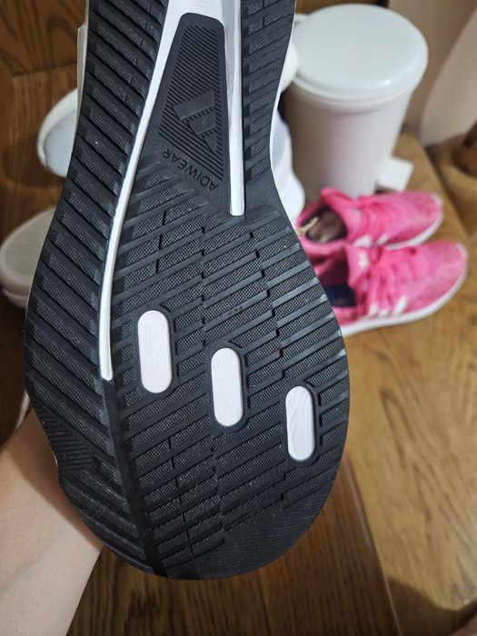 Adidași Adidas noi masura 42,5