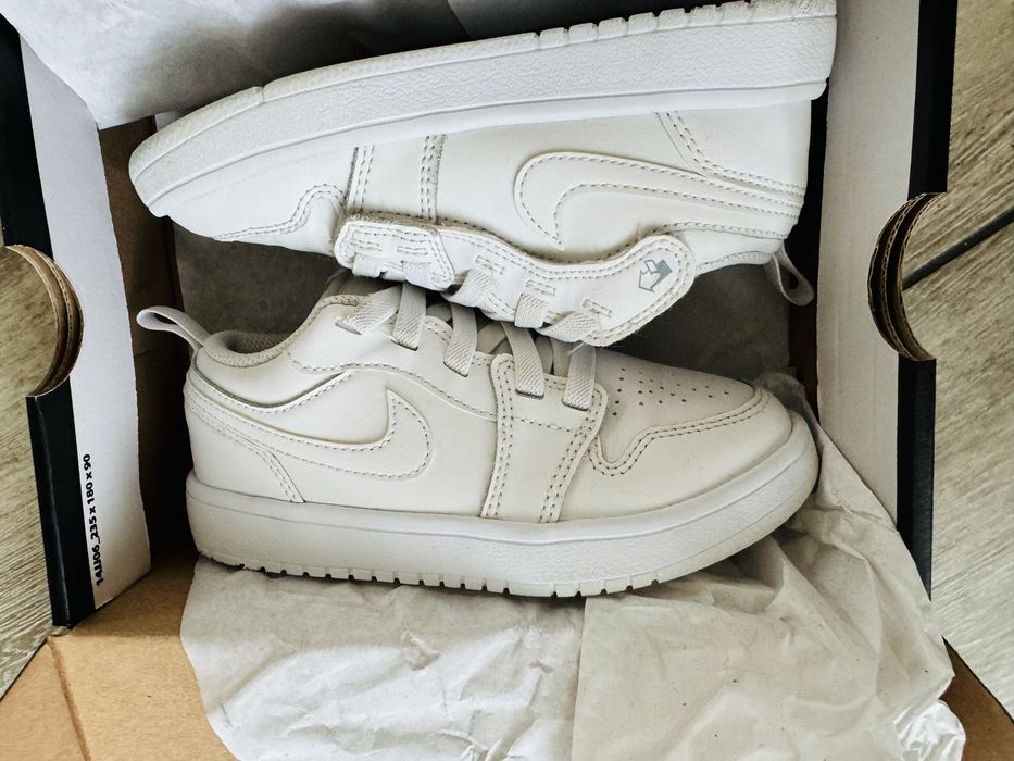Adidasi  Nike Jordan 1 alt nr 30 impecabili
