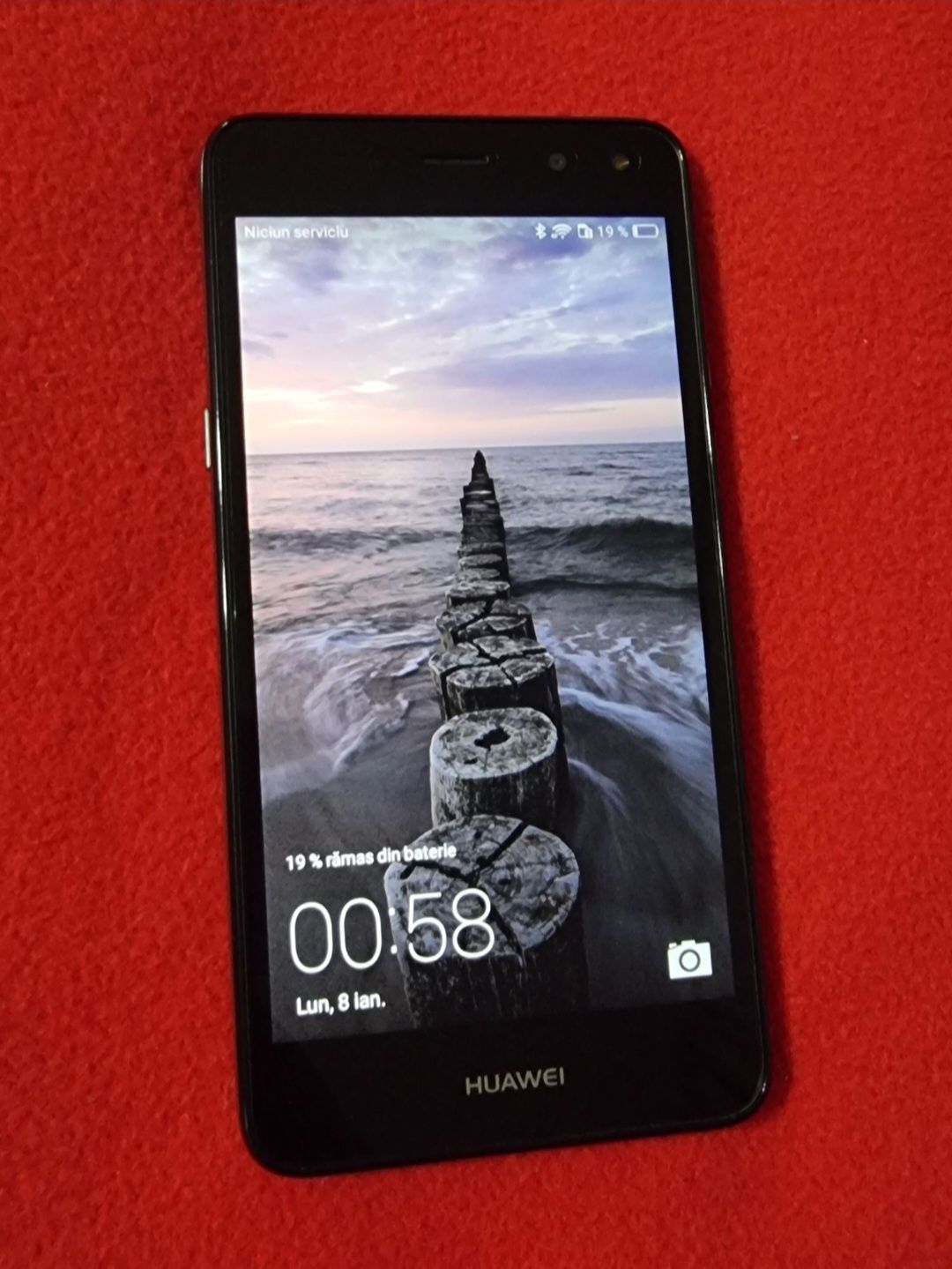 Huawei Y6 Argintiu 16Gb, Stare excelenta, Liber de rețea. Pret fix 200