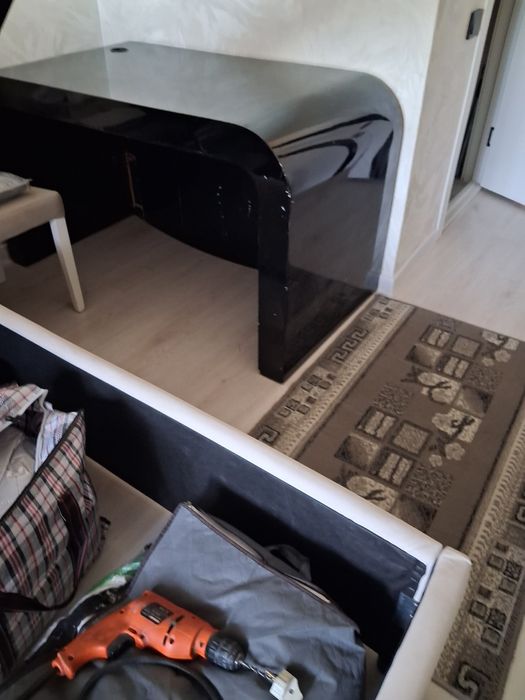 Стол для спальни