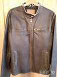 Продавам яке   - Guess Men Black Distressed Patina Leather Motorcycle