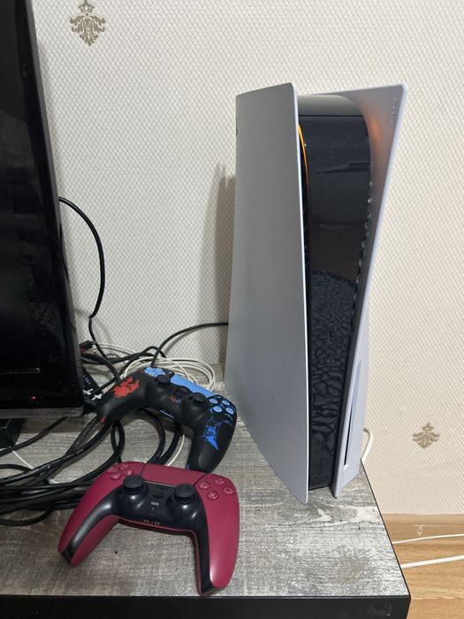 Play Station 5 с двумя джойстиками