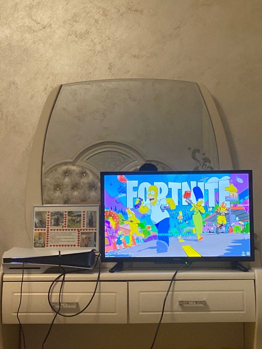 PS5 nou la cutie cu un controler