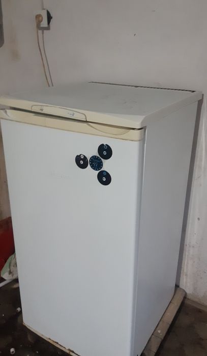 Холодилник сотилади