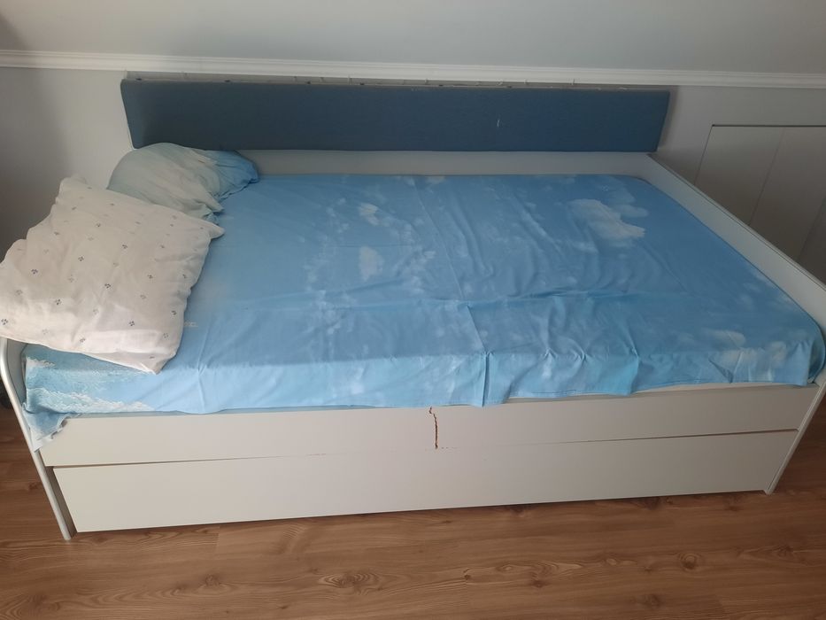 Pat de 1 persoana și cu spațiu pentru depozitare