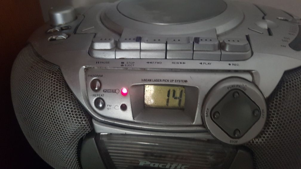 Radiocasetofon cu CD