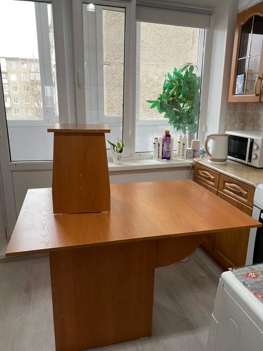 Продам стол + 4 табурета