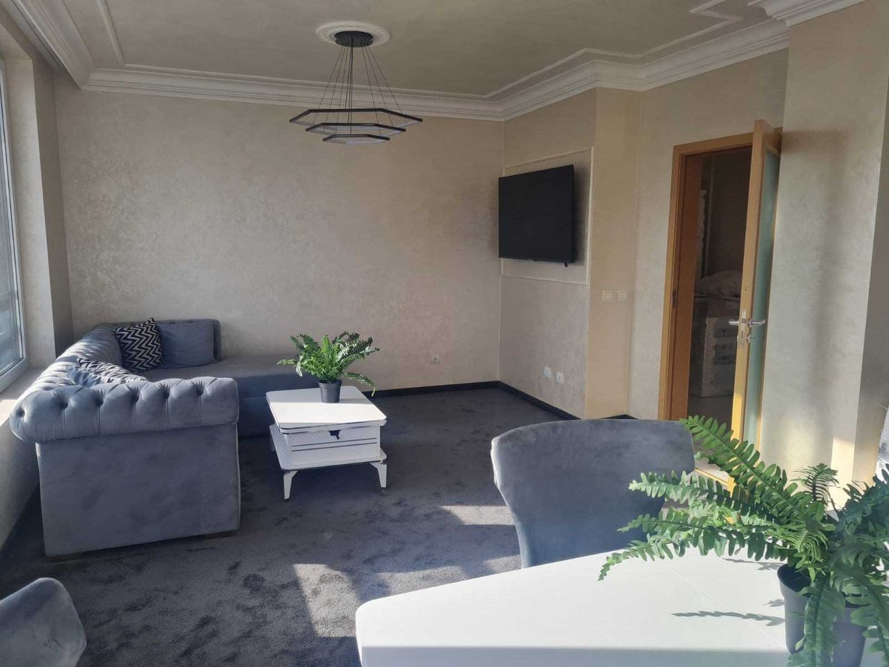 Продава се Тристаен апартамент в Пловдив, Кършияка - 119 кв.м за 2051 €/кв.м - Снимка #1