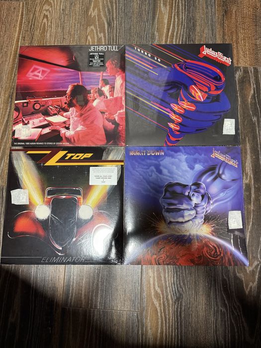 Разпродажба на грамофонни плочи нови!