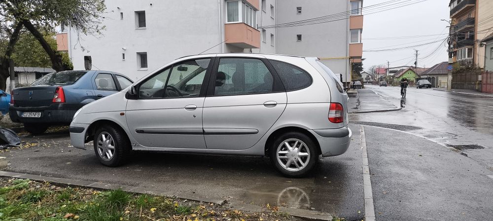 Renault megan scenic 1.6 benzina cu cutie de viteza automata 2002