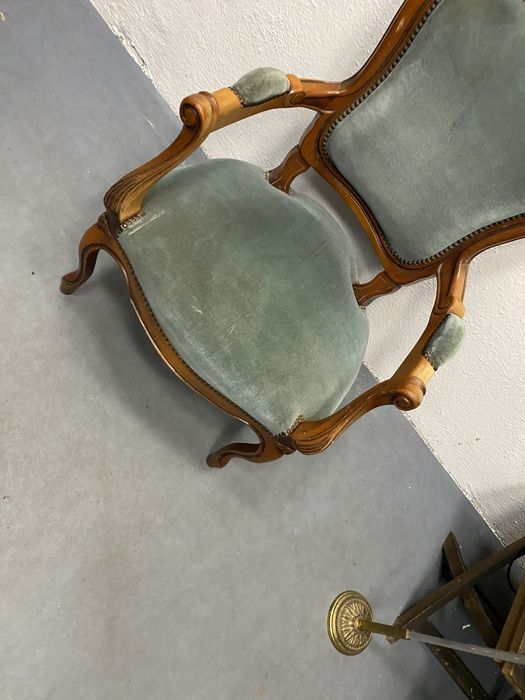 Френски старинен стол кресло фотьойл в стил Луи XV от масивно дърво