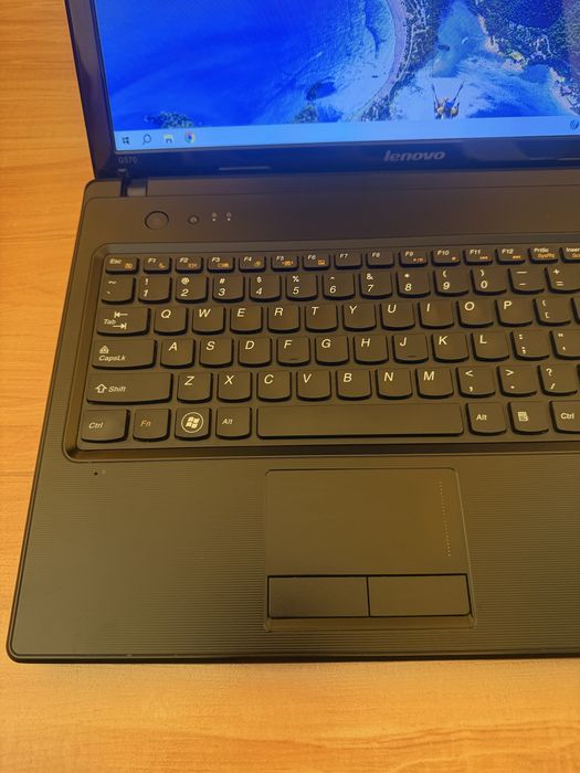 Лаптоп Lenovo G570 i3-2350M /8GB RAM/240GB SSD