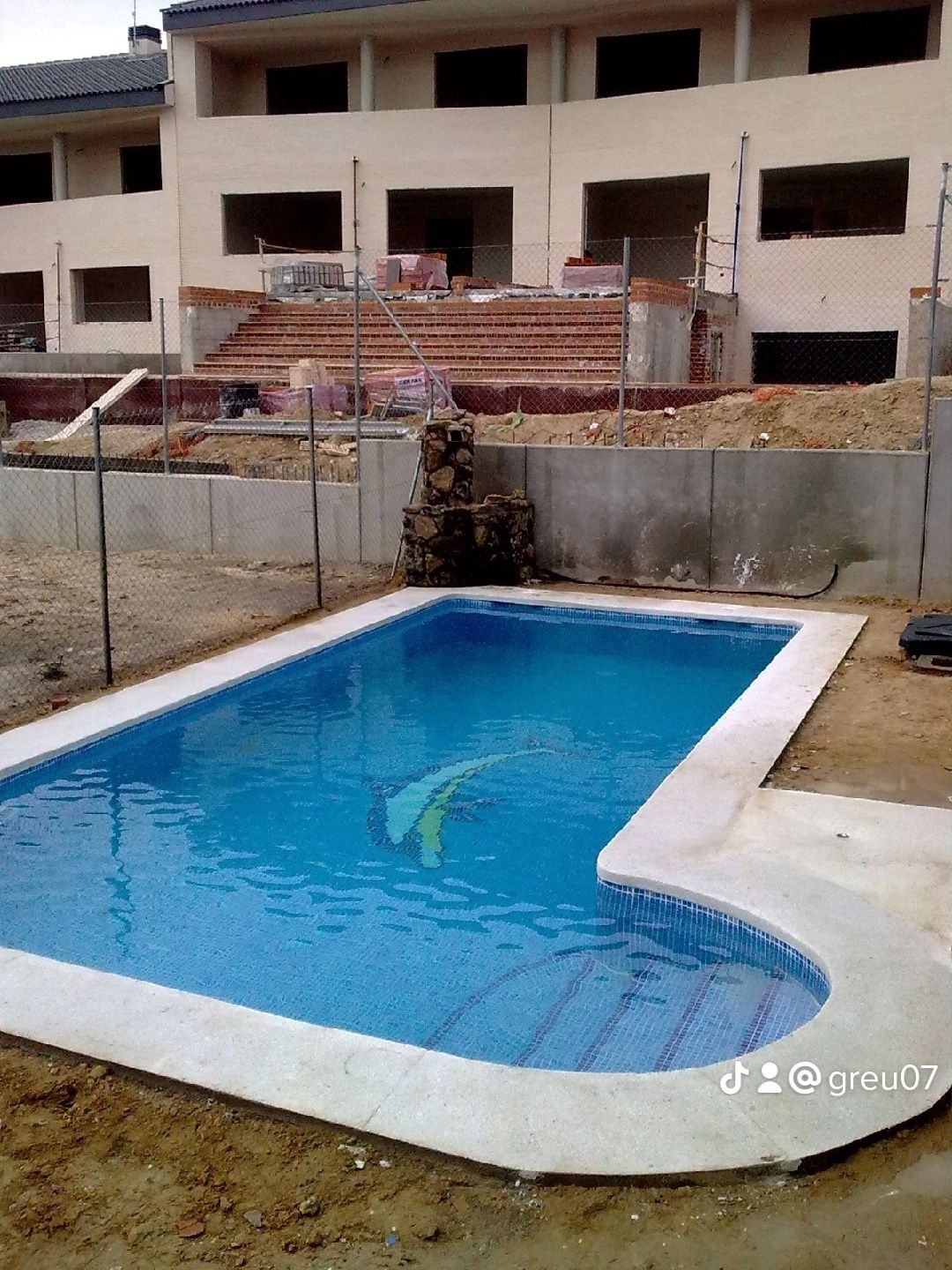 Constructi de piscine din beton armat