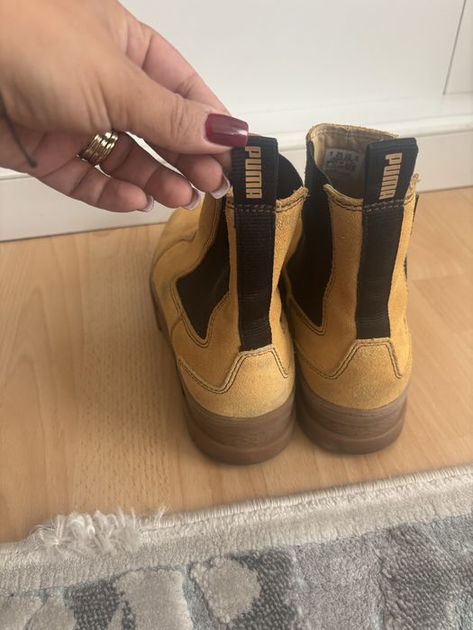 Ghete piele intoarsa Puma