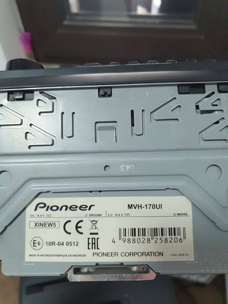Radio MP3 Player auto Pioneer MVH-170UI, 4x50W, USB, AUX, Iesire Subwo