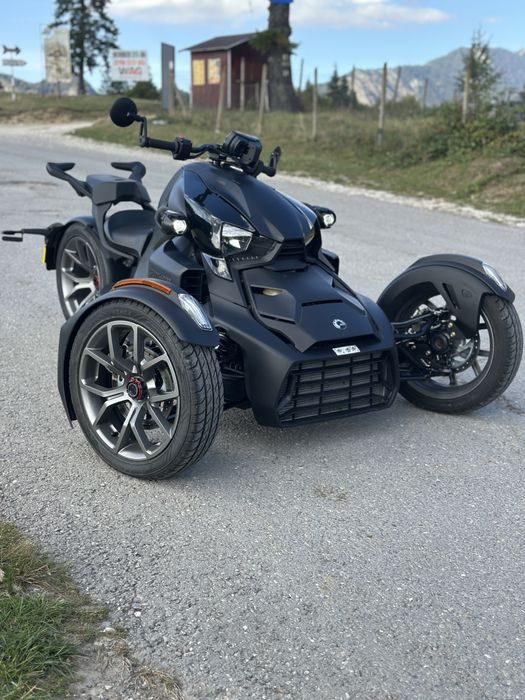 Can-Am Ryker 900 / 1100 km - Se conduce Cu B