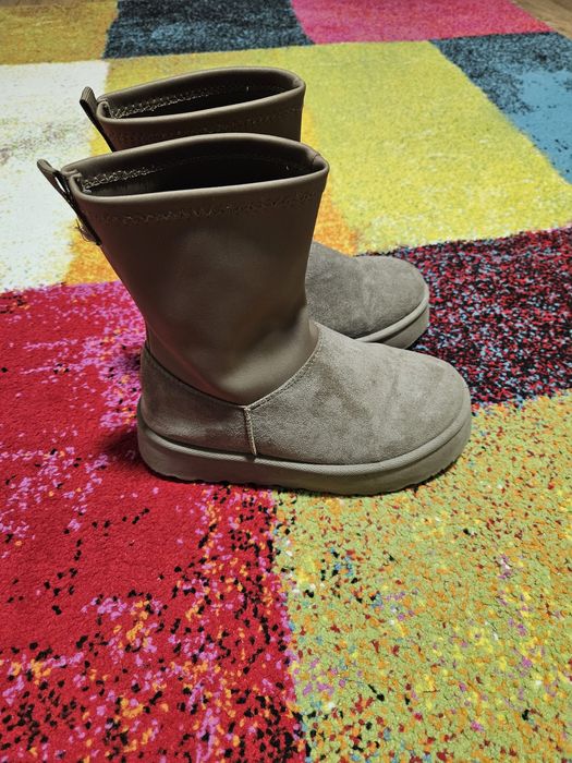 Ghete tip ugg Benvenuti