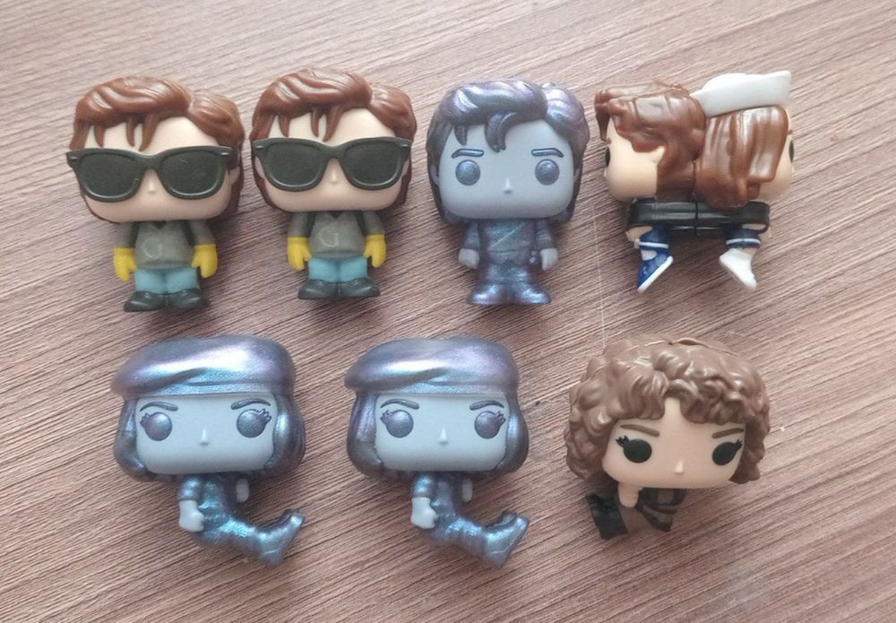 Обменяю фигурки очень странные дела