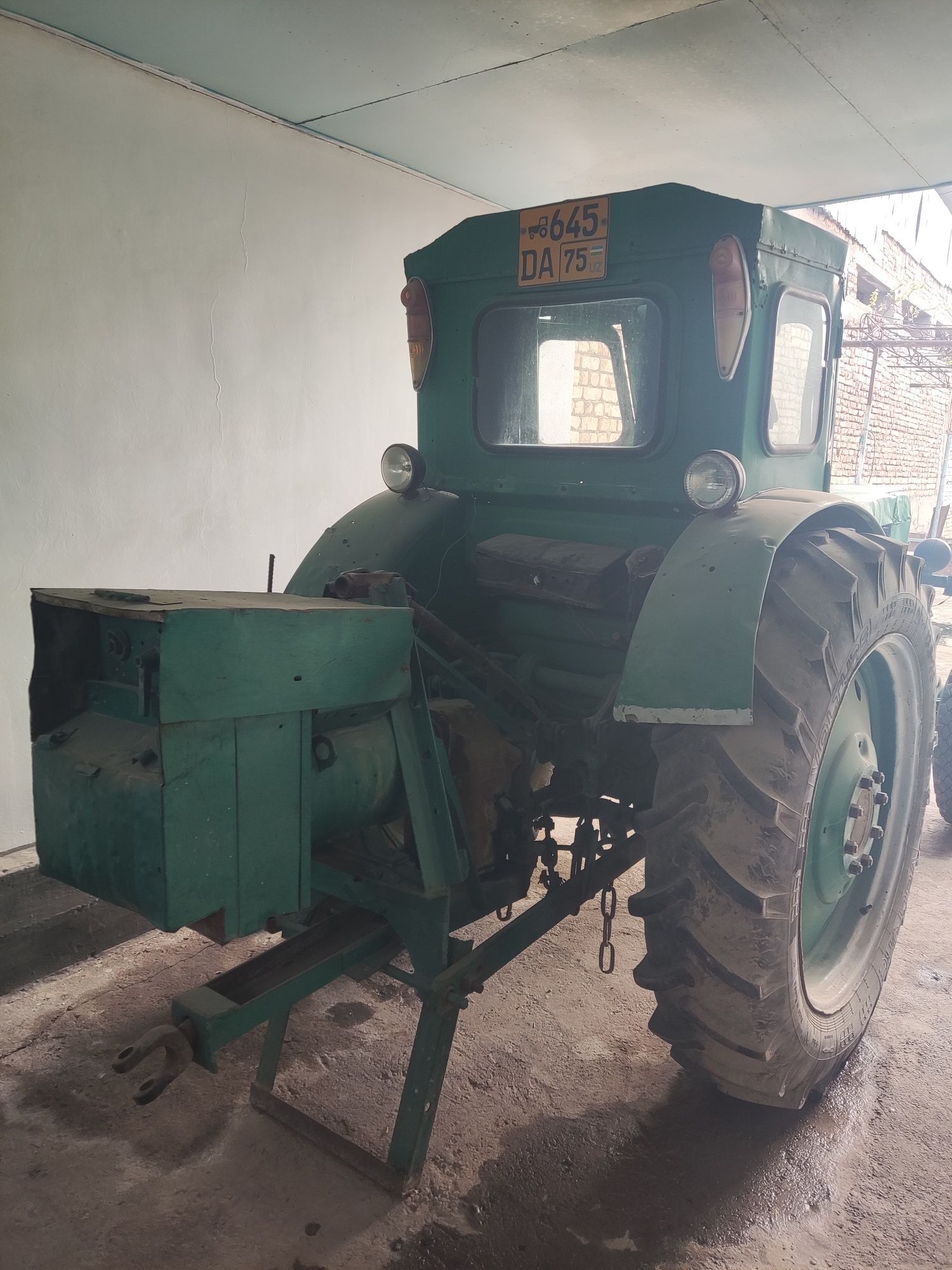 Traktor T40 yili 1989