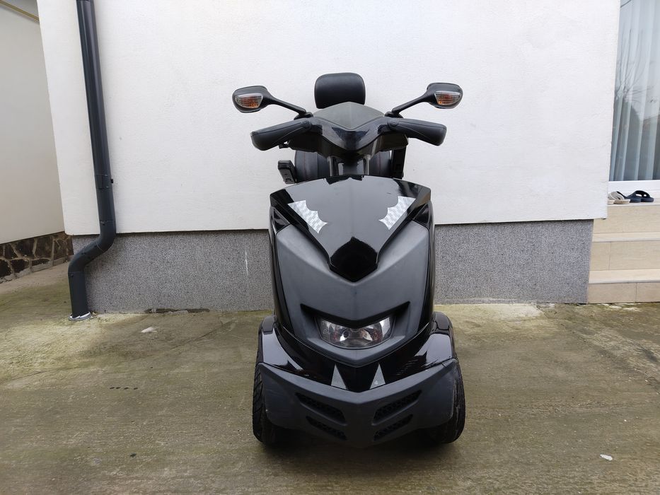 Cărucior scuter electric persoane cu dizabilități
