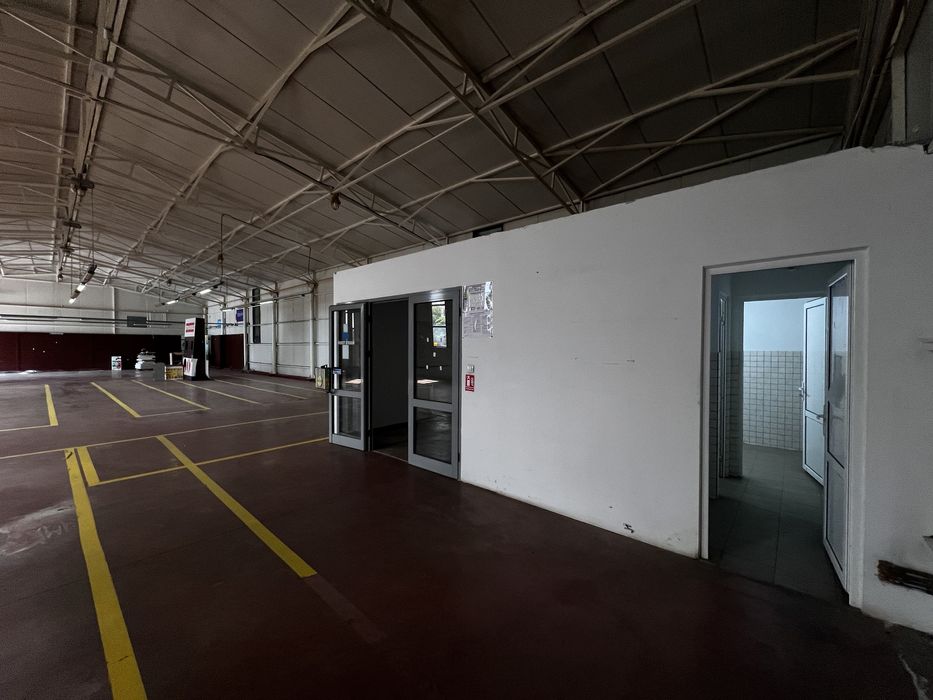 Spatiu comercial (hala) de inchiriat 875mp , intrare principala ONESTI