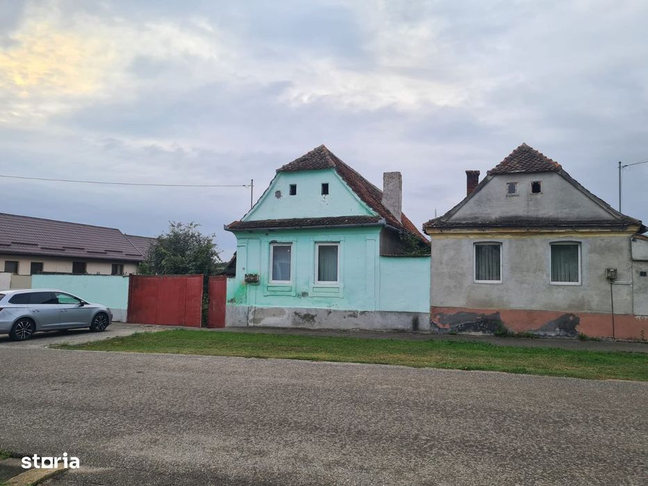 Casa saseasca de caramida-teren 1000 mp.