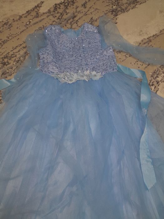 Платье нарядное на 8-9 лет