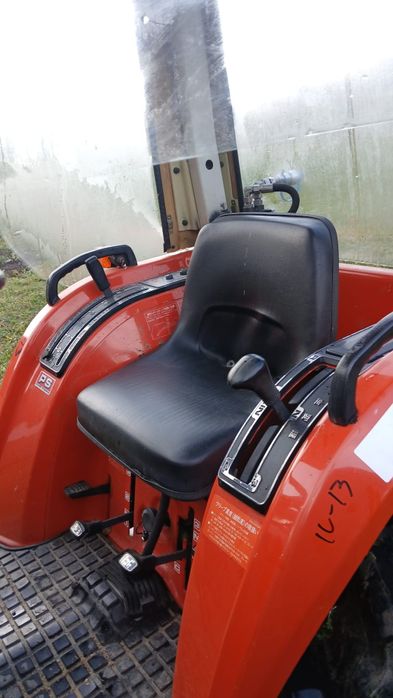 Vând tractor Kubota Saturn