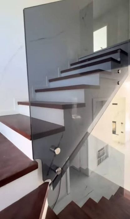 Монтаж на алуминиеви парапети