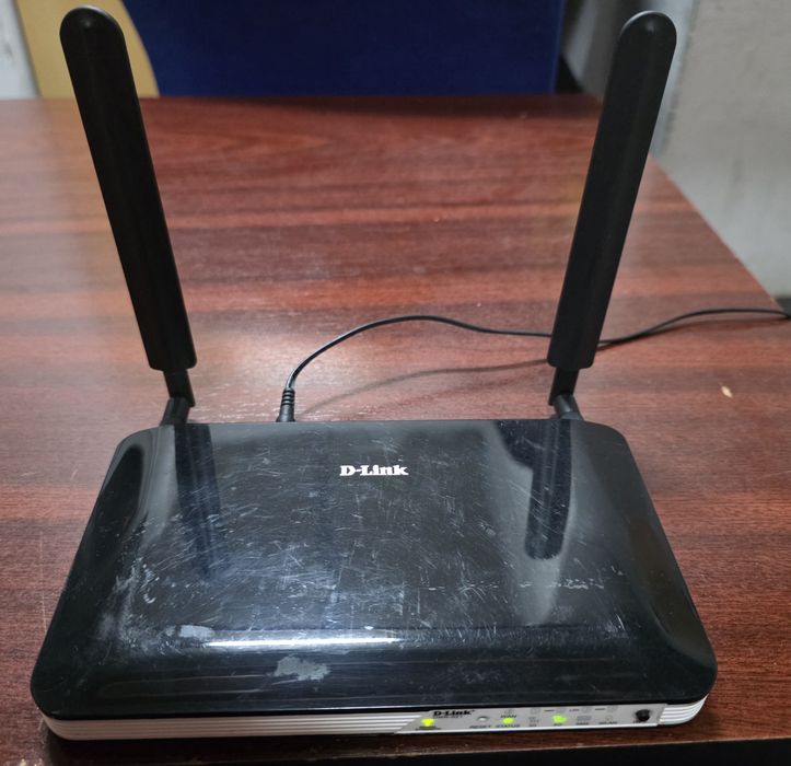 Router D-Link DWR-921 4G LTE cu slot SIM
