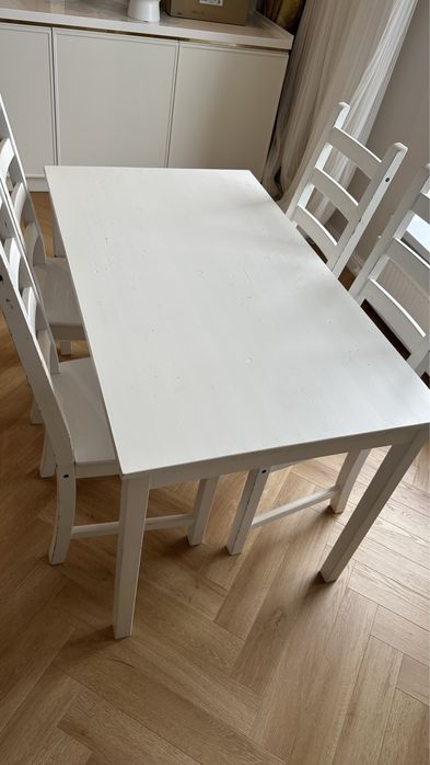 Стол со стульями