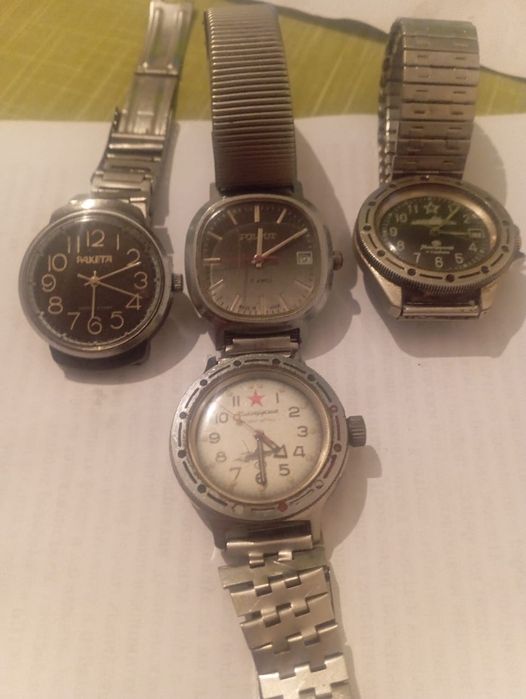 Продам часы работает состояние отличное