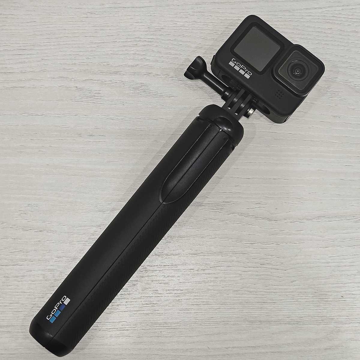 СРОЧНО продам Экшн-камеру GoPro Hero 9 Black + монопод + флешка 64ГБ