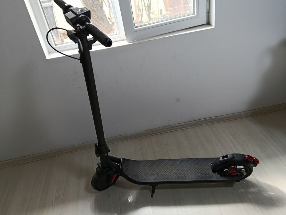 Vând trotineta electrica