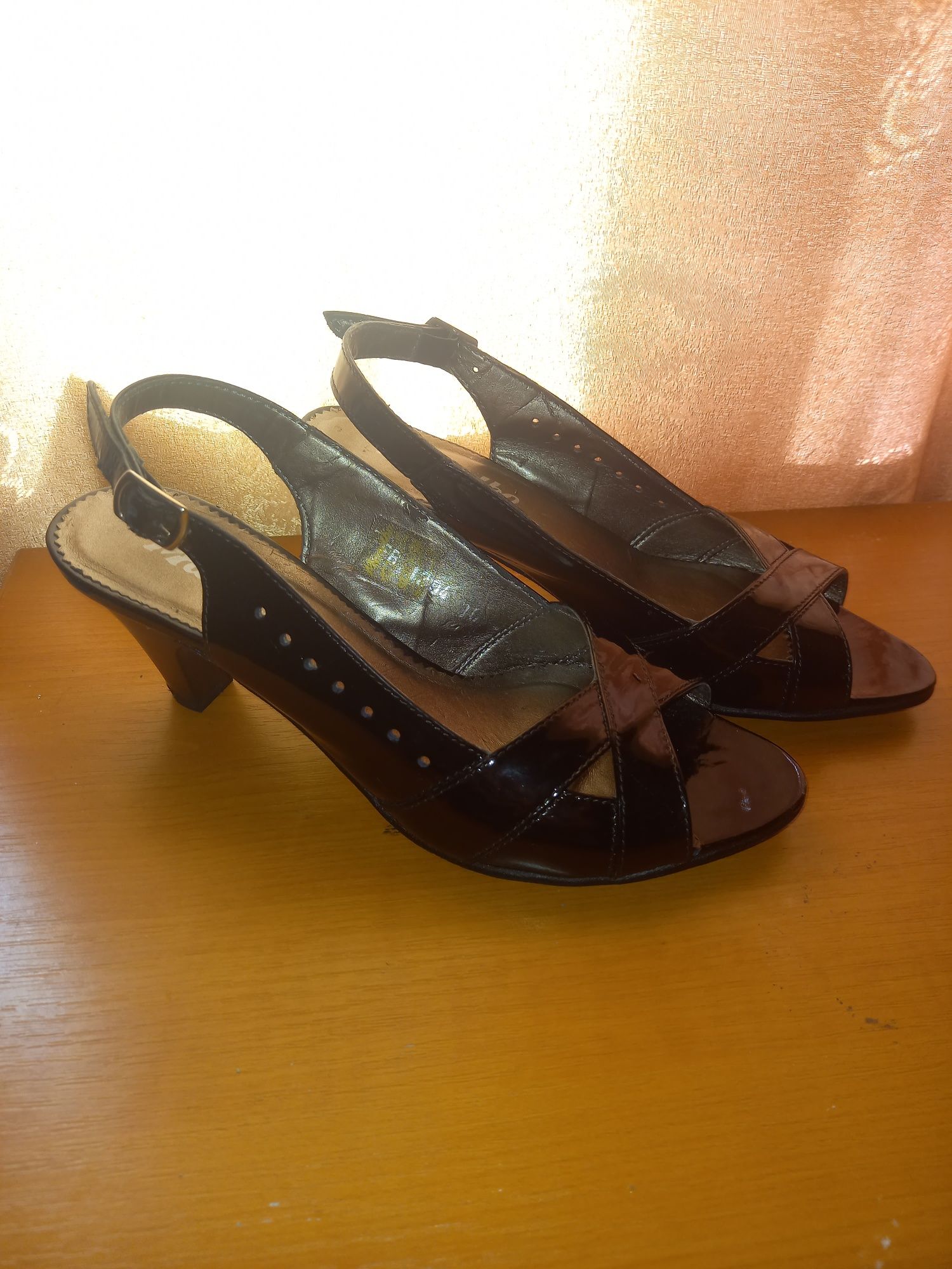 Sandale de piele