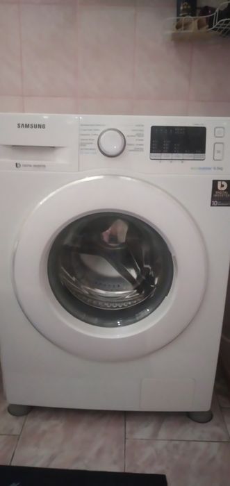 Продам машинку стиральную