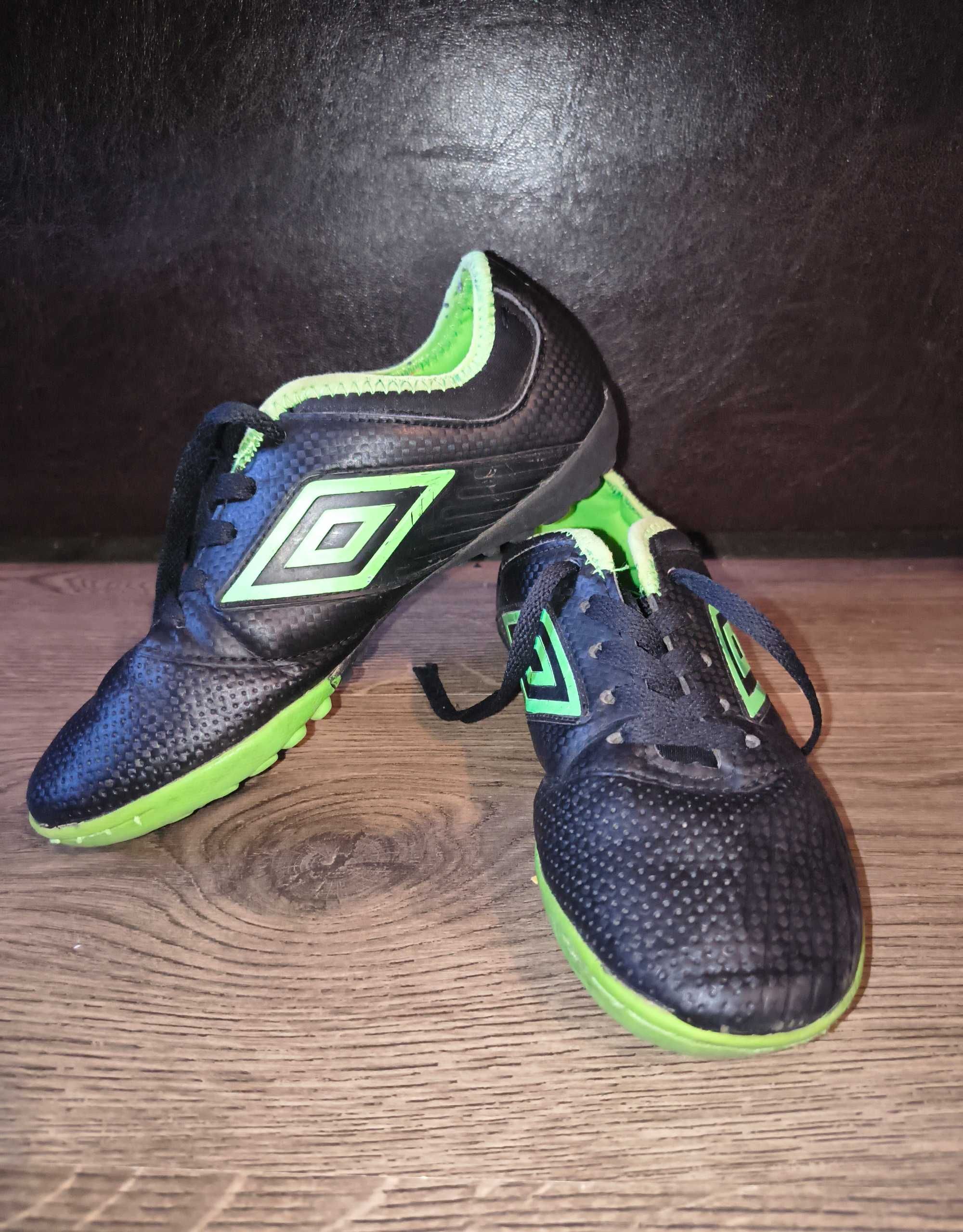Обувки Umbro за футбол