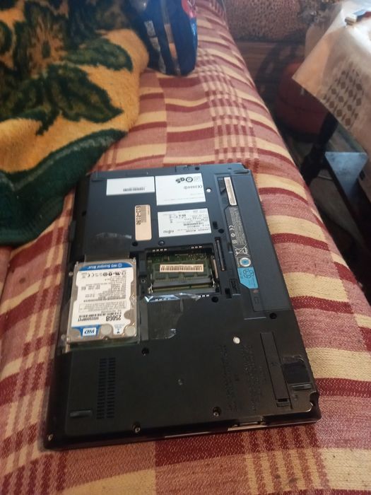 Лаптоп fujitsu s 751 s на части или цял