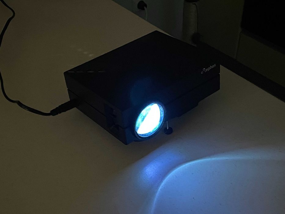 Малък лед проектор