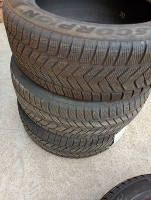 235/50/18 Pirelli scorpion