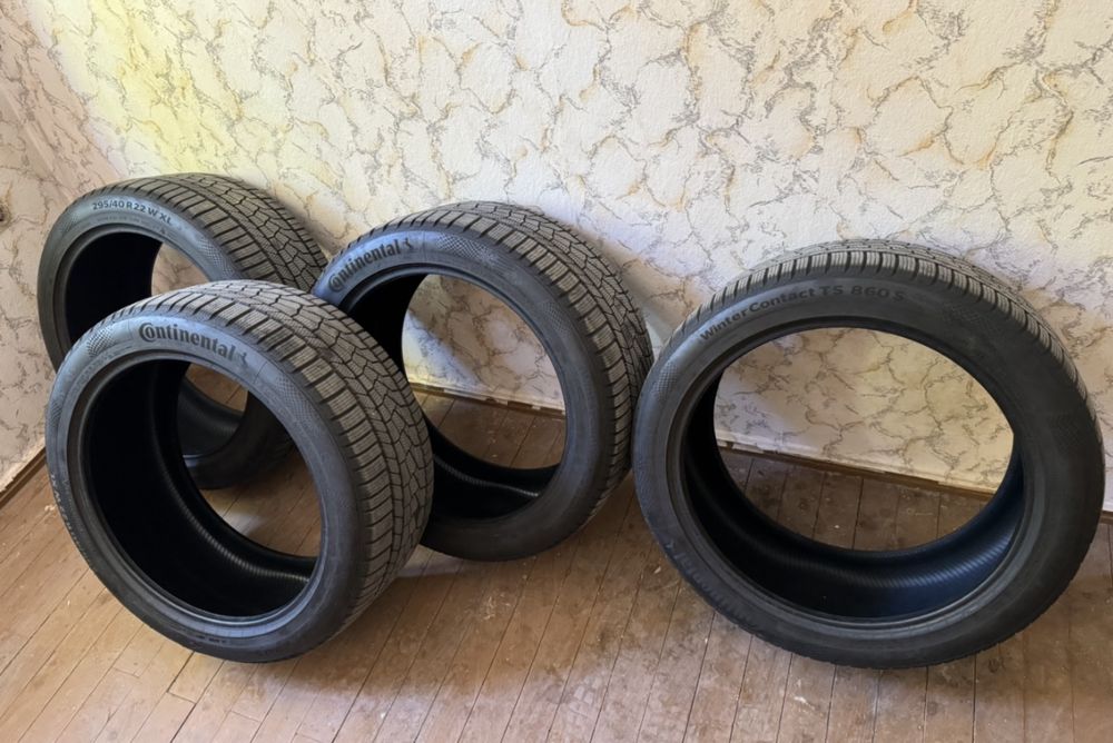 ПРОДАВАМ 295/40/22 Continental ЗИМНИ