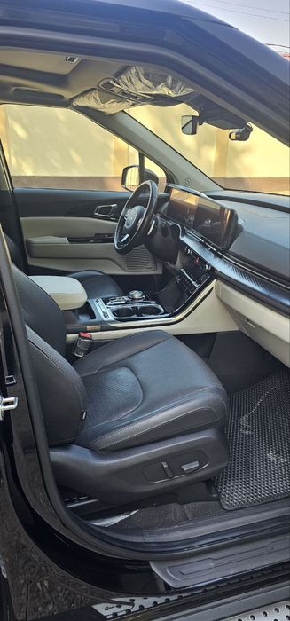 Srocno sotiladi Kia Carnival