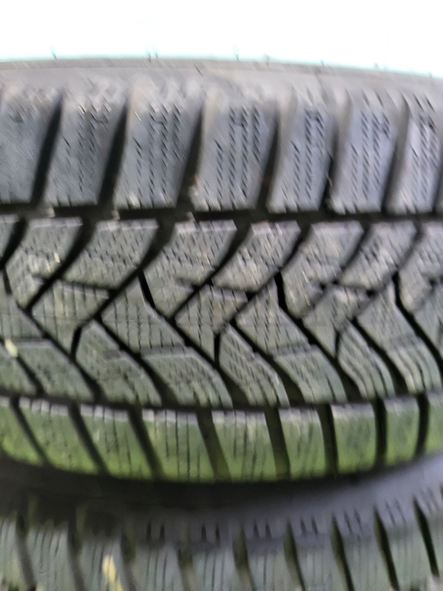2 бр 205/60/16 Dunlop дот 2023г зимни гуми