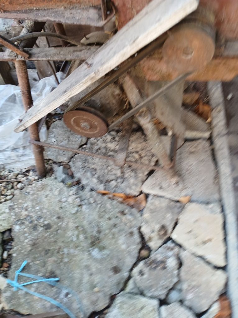 Продавам Машина за мелене на сено, слама на трифазен ток