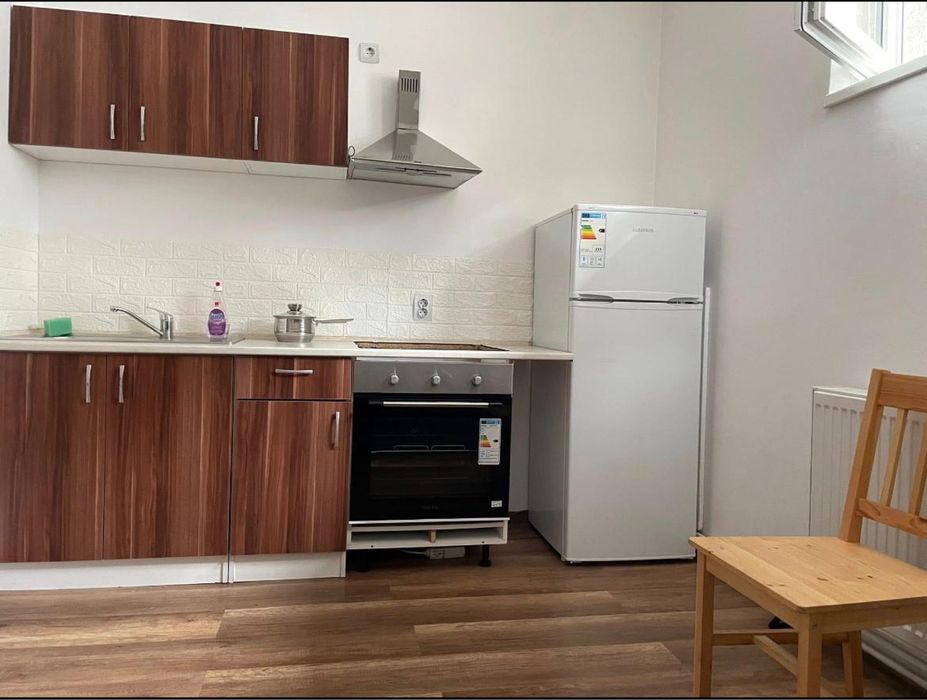 Garsoniera la 5 min de UMF