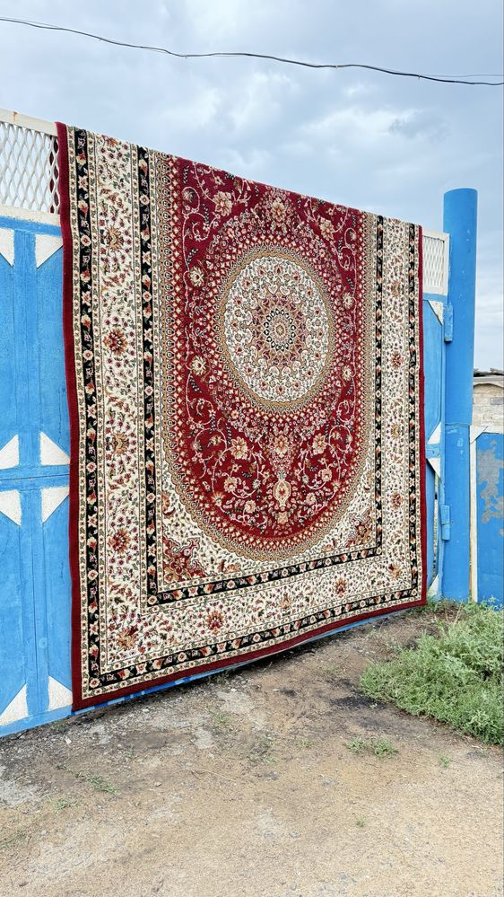 Продам ковёр в отличном состояний.