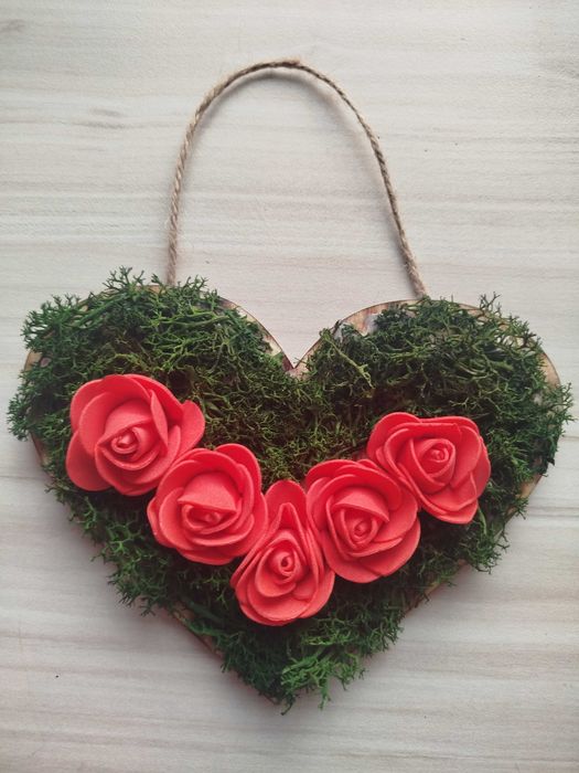 Сърце с рози и мъх