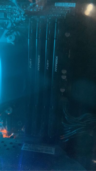 Vand PC 2300 lei mouse si tastatura