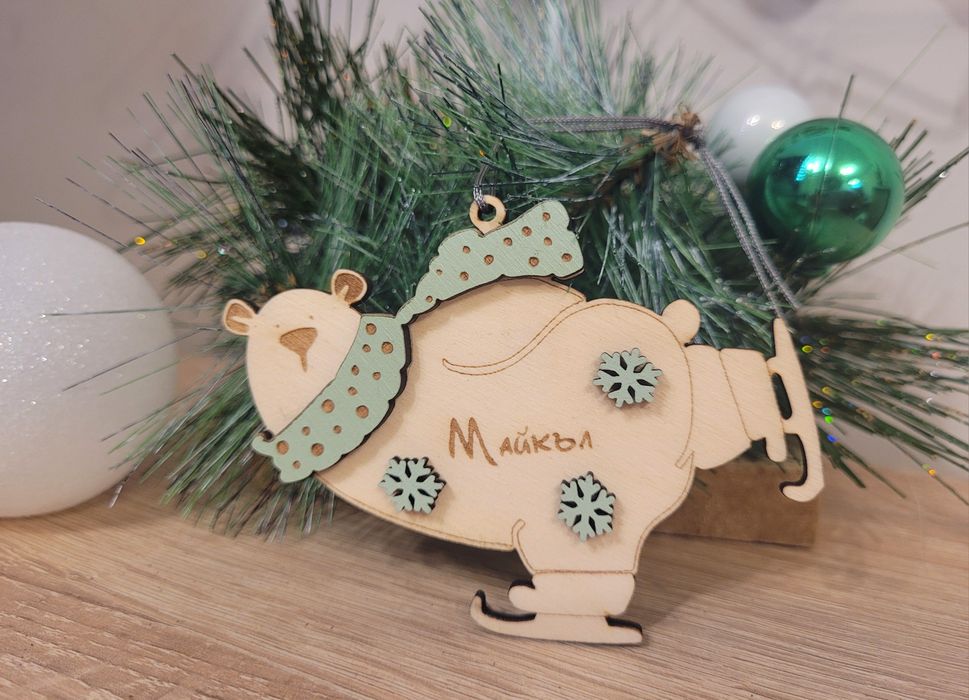 Коледни дървени персонализирани играчки – Идеален подарък и украса!